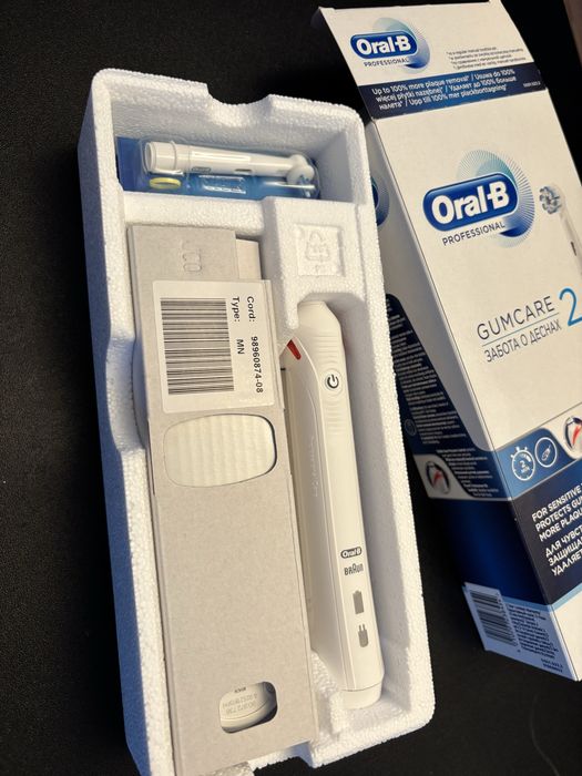 Szczoteczka elektryczna Oral-B Pro 2 2000 Professional Gumcare 2 Biała