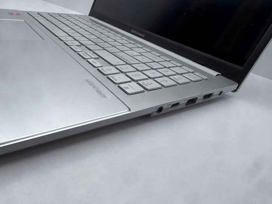 Asus Vivobook Go 15 E1504FA AMD Ryzen 5 16 GB / 512 GB SSD