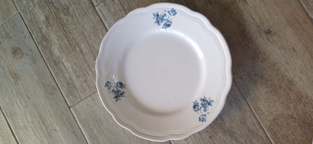 Vende-se pratos Antigos