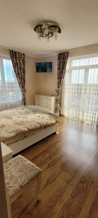 Продається 2 кім. квартира з ремонтом в ЖК "Калинова Слобода" район Озера