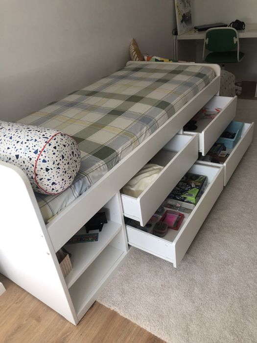 Cama SLAKT ikea com 4 gavetas
