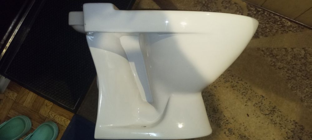 Продам Унитаз,керамика