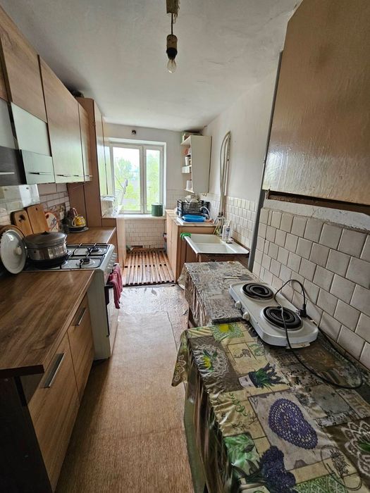 Продается двухкомнатная в общежитии