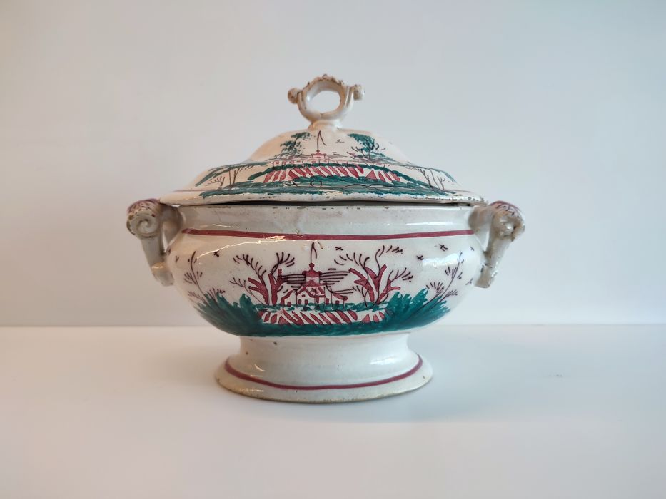 Terrina antiga, em faiança - Fábrica de Vilar de Mouros