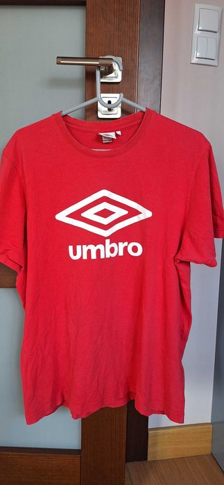 T-shirt męski L Umbro czerwony logo białe guma