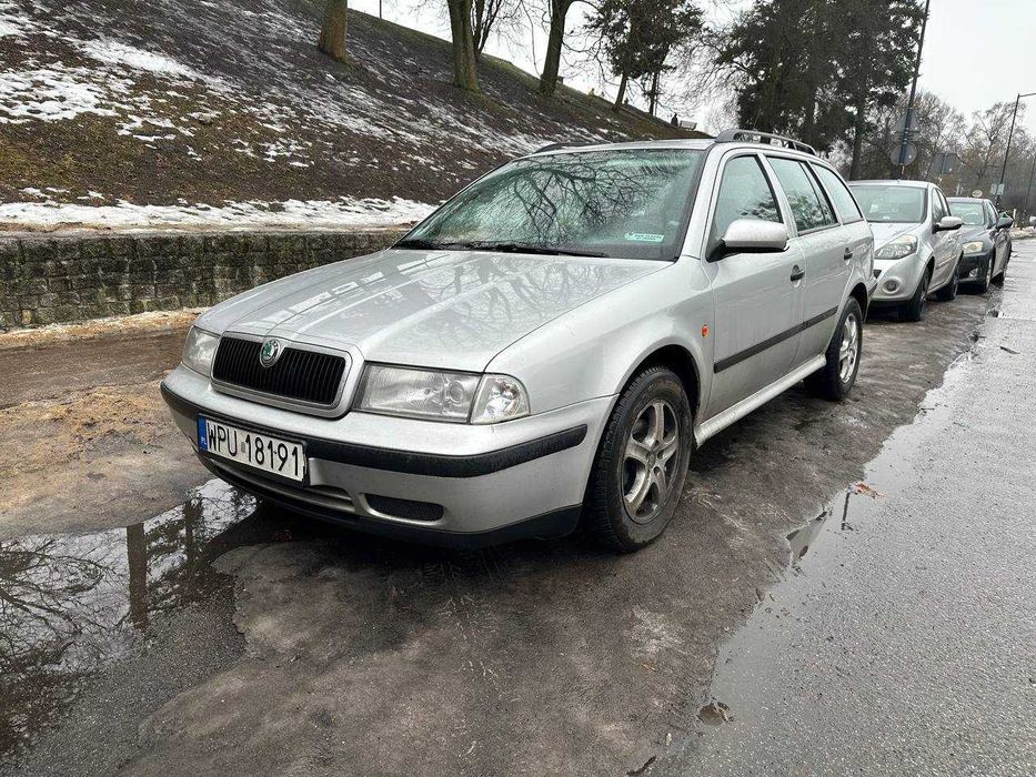Škoda Octavia Kombi 1.6 | Zadbana | 2 kluczyki | Klima | Dod. opony