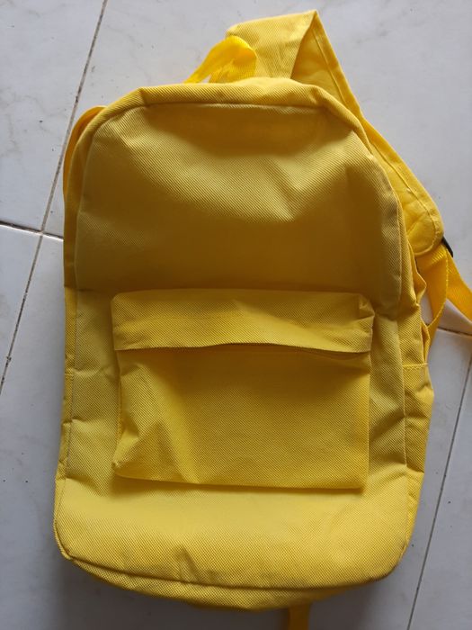 Mochila preta Metallica  outra como nova