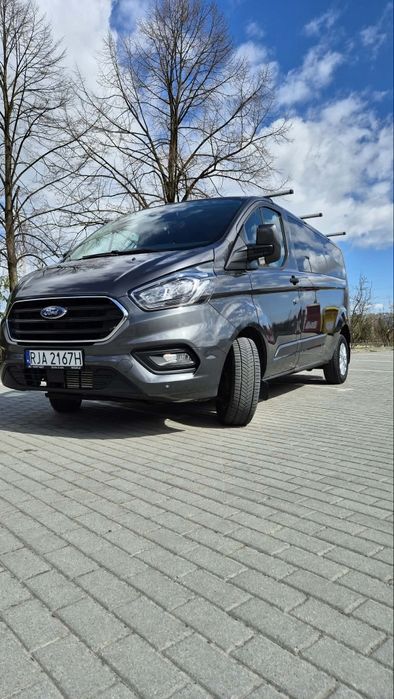 Wynajem busa 9-OSOBOWEGO Ford Tourneo