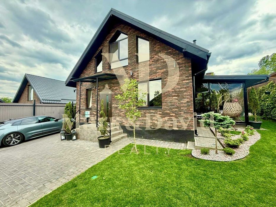 Унікальний будинок з бункером у Віта-Поштова