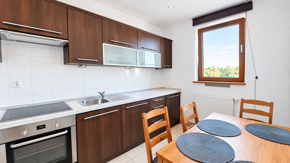 2 osobne pokoje z oddzielną kuchnią, balkon, winda!