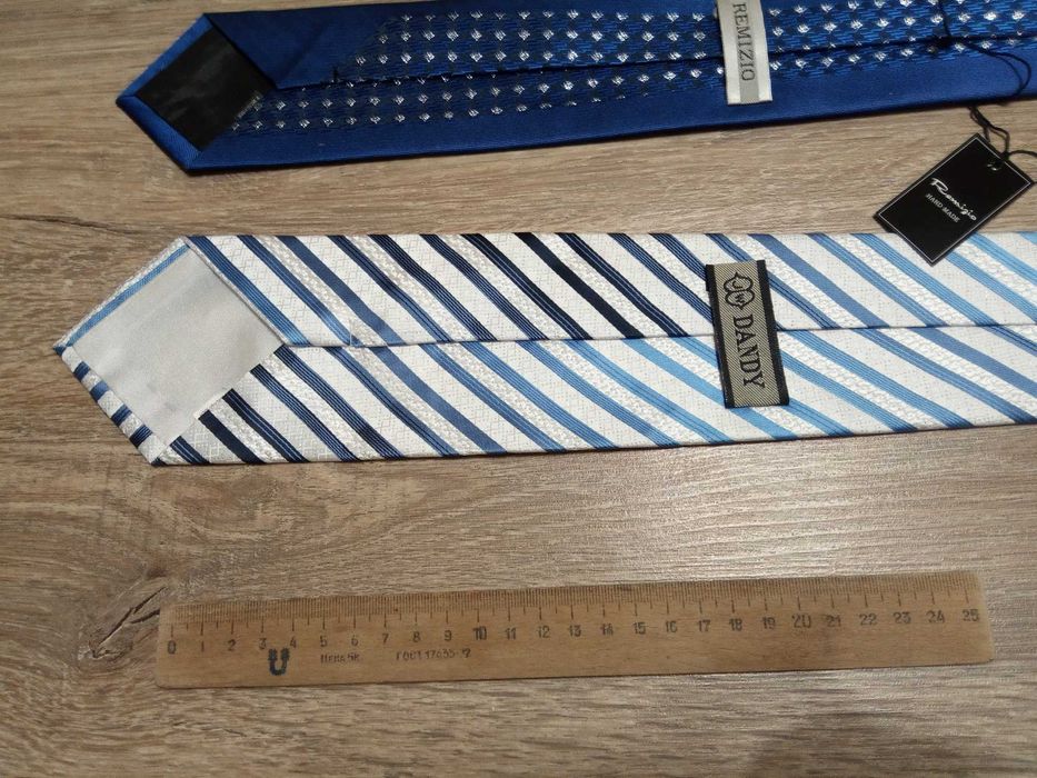 Краватки різні, ціна 29 грн. за всі 5 шт.