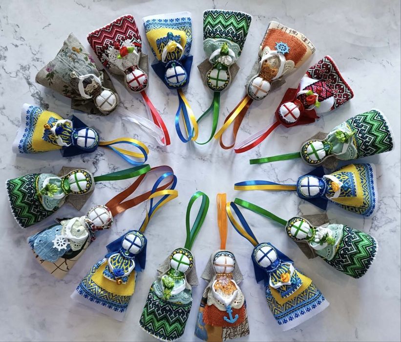 Підвіска в автомобіль Автопідвіска Мотанка Різнокольорові ляльки