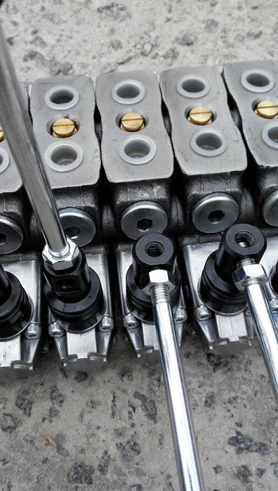 Гидрораспределители для манипуляторов.