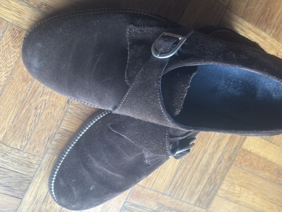 Sapatos camurça castanhos com fivela n. 40