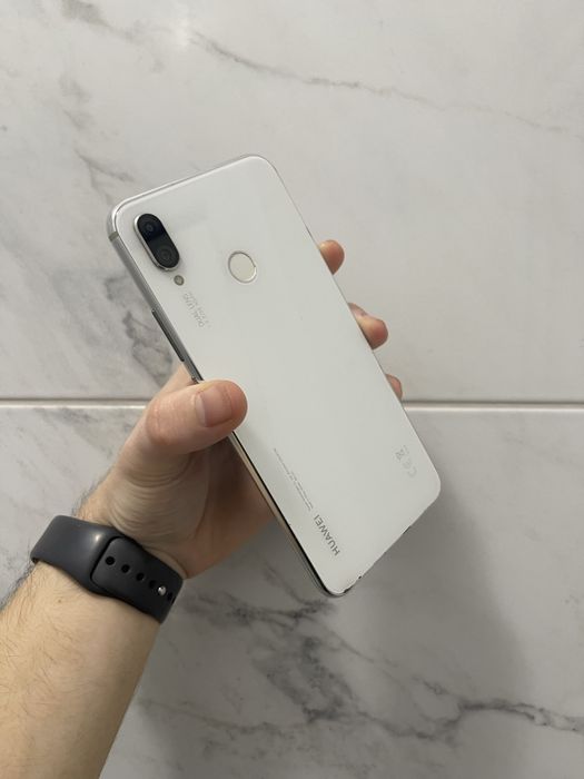Мобільний телефон Huawei P Smart + 64 GB в гарному стані