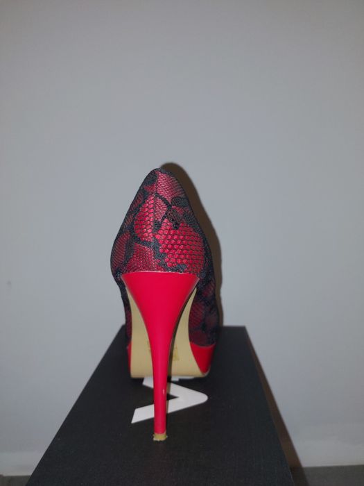 Buty na obcasie.