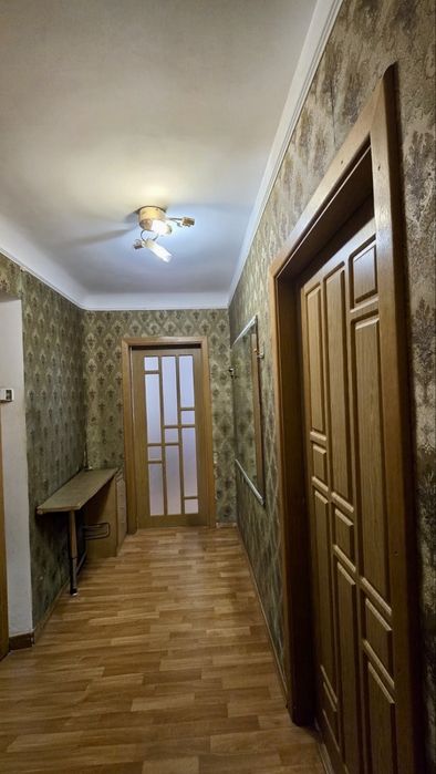 Продам двокімнатну квартиру по вул. Грушевського