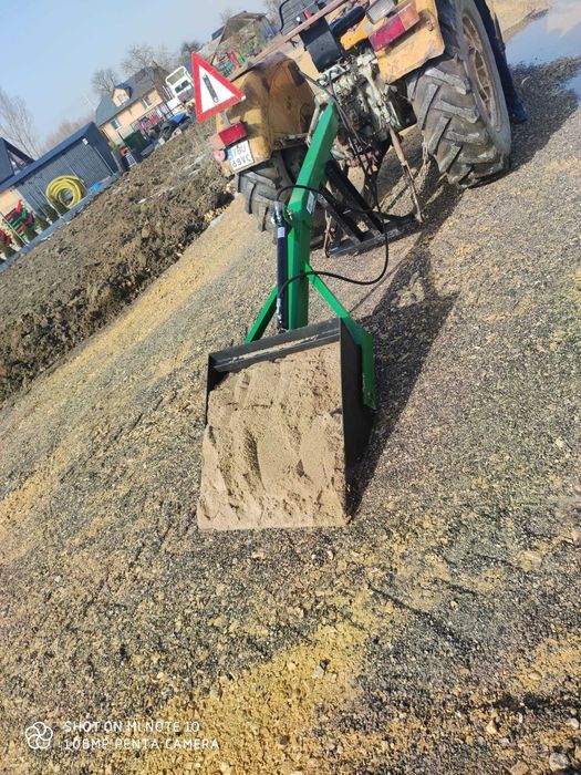 Ładowacz na tył ciągnika, widły lub łyżka