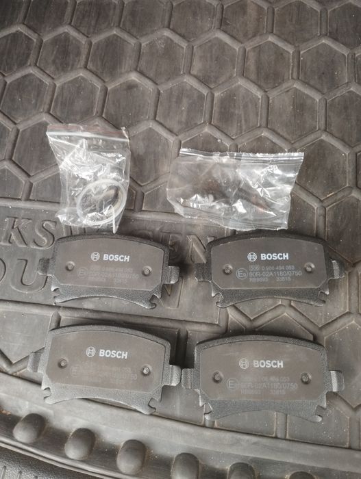 Тормозні колодки bosch