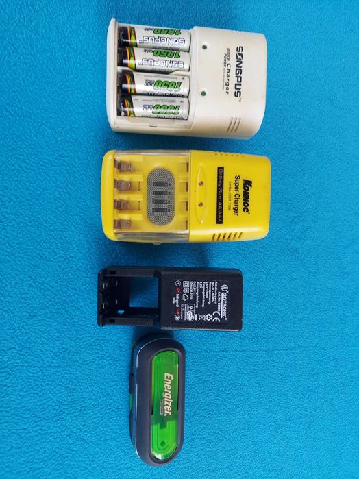 Зарядний пристрій АА ААА DURACELL Isotronic Songpus Konnoc