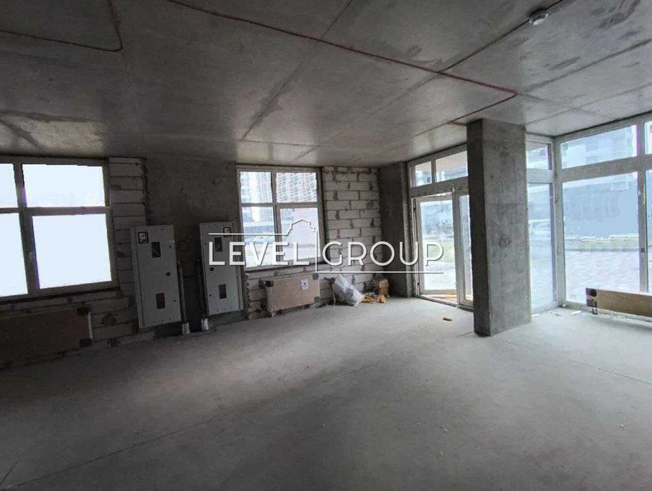 Продаж фасадного комерційного приміщення  ЖК Варшавський 1