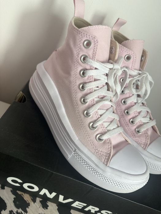 Converse na platformie