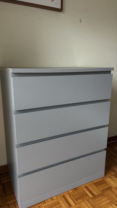 Cómoda cinza c/ 4 gavetas