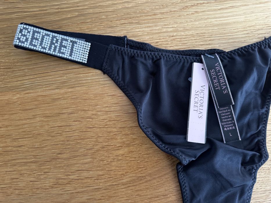 4 x stringi gladkie Victoria’s Secret rozmiar L cyrknie