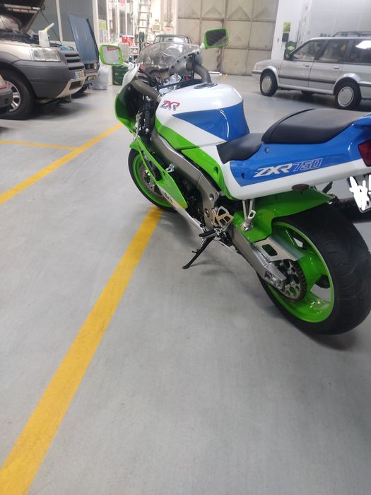 Kawasaki ZXR 750