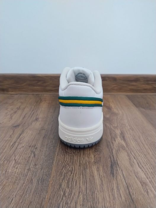 Adidas Team Court 2 STR