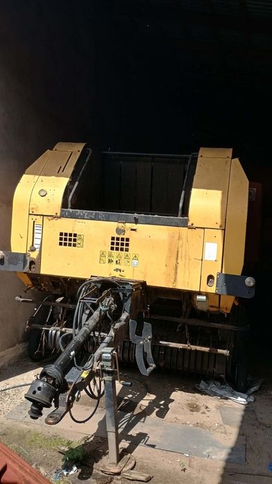 Prasa New Holland BR7060
