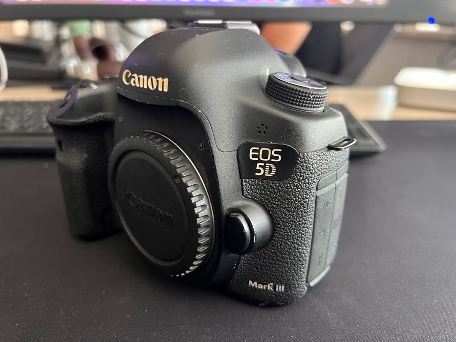 Canon EOS 5D Mark III - uszkodzona matryca, komplet z ładowarką i bateriami