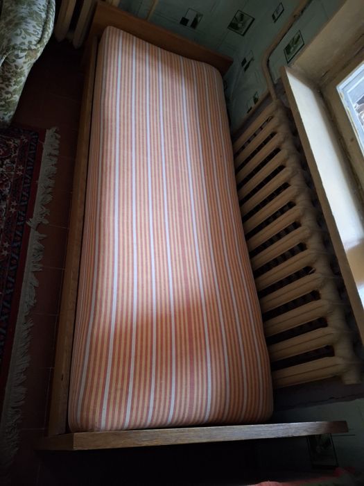 Ліжко з матрацом