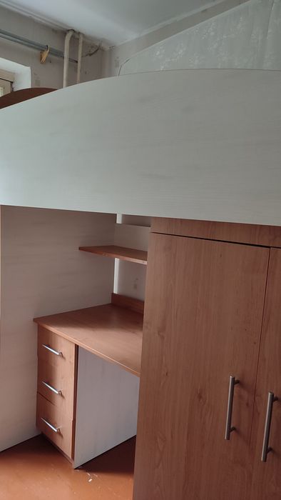 Ліжко-горище (стіл, шафа)