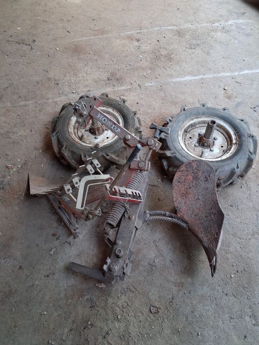 Motocultivador Honda com alfaias