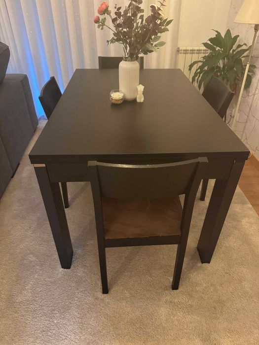 Mesa de jantar + 4 cadeiras