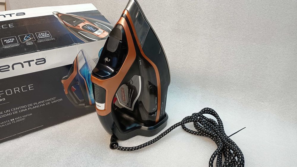 Żelazko parowe Rowenta Steamforce DW9510 , czarny/miedziany