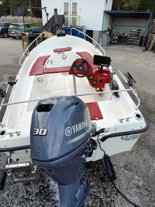 łódka motorowa rekreacyjno-wędkarska, silnik YAMAHA 30 KM