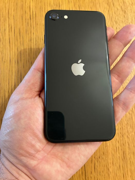 Iphone SE 2020 + Base De Carregamento Belkin + Capa Spigen Liquid Air