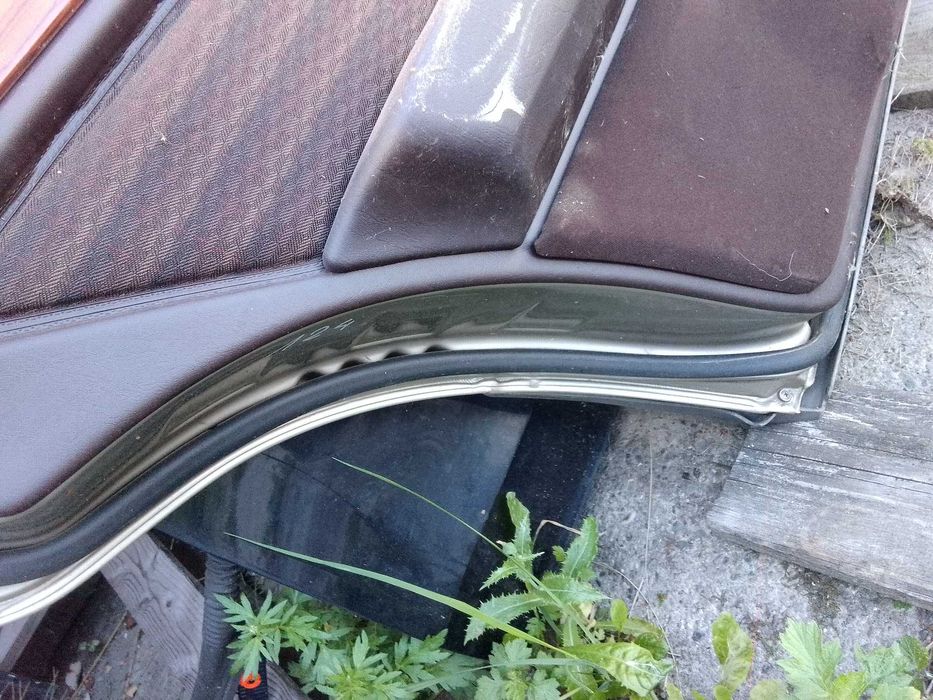 MERCEDES BENZ W124 drzwi lewe lewy tył