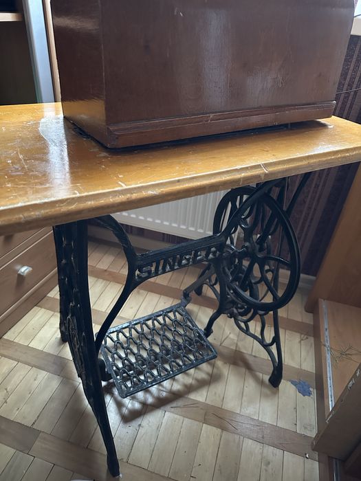 Швейна машинка з ніжним та ручним пошиттям