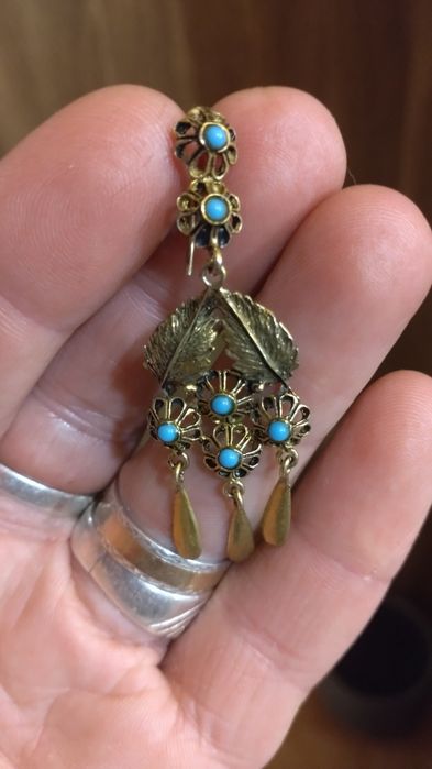 Brincos vintage em prata contrastada.