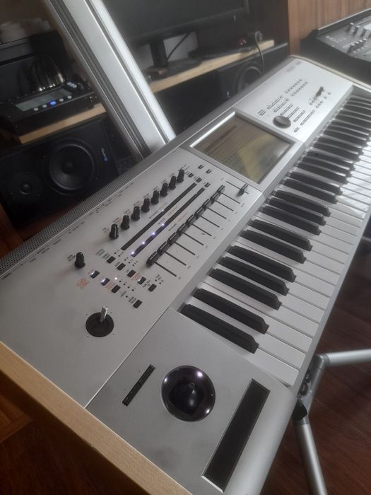 Korg kronos 2 61 Titanium