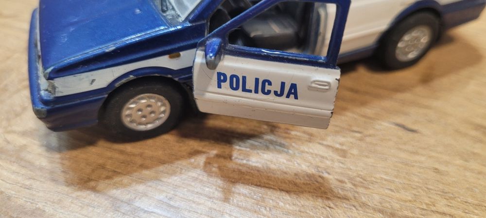 Model samochodu Policja Polonez Caro Plis