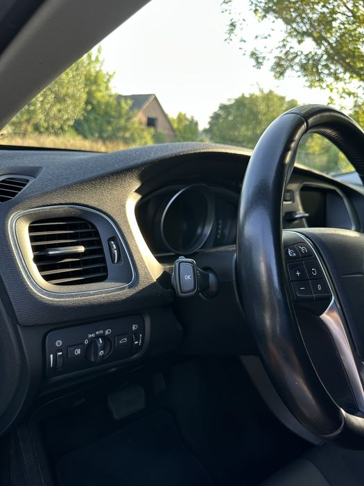 Volvo V40 D3 2014 | 2.0 дизель | автомат