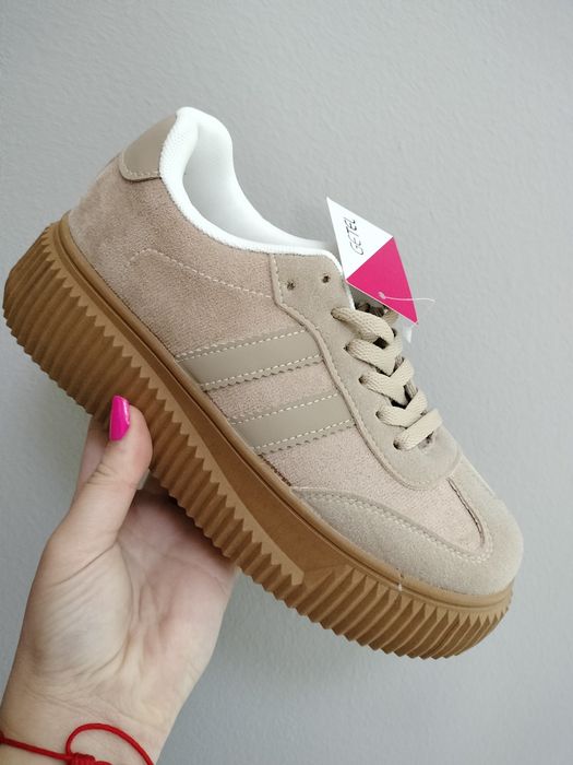 Beżowe sneakersy 38