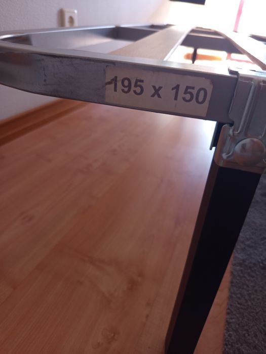 Estrado de cama com pés e colchão
