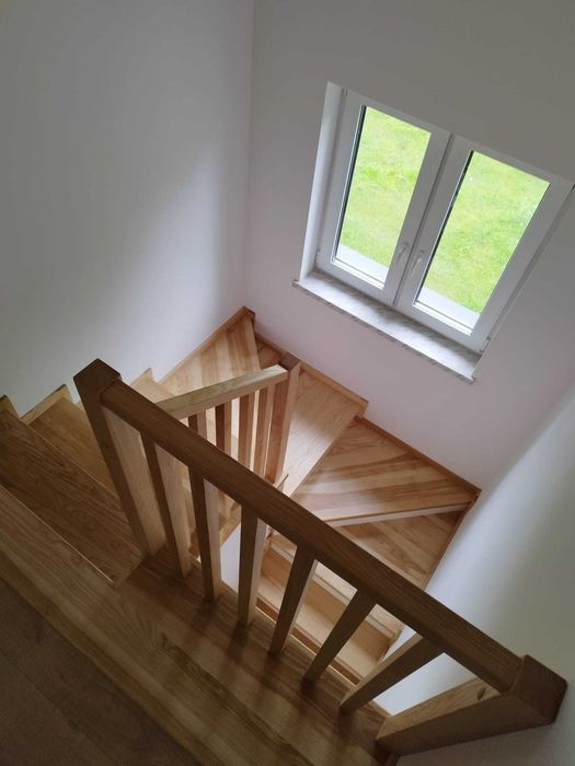 Schody z drewna.