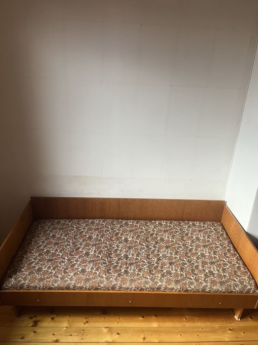 Ліжко спальне .