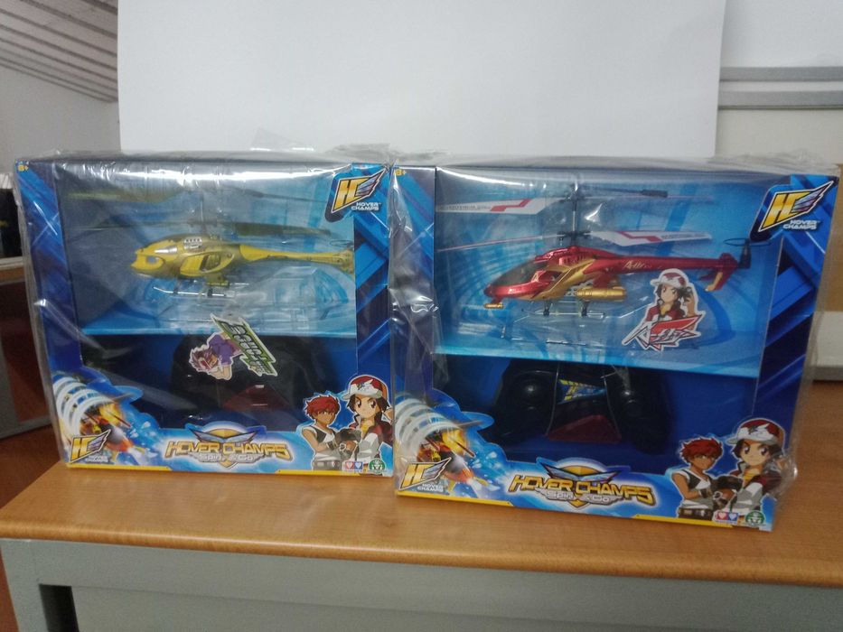 helicóptero de controlo remoto da marca Hover Champs